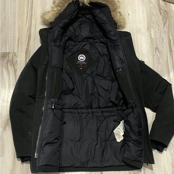 Canada goose women’s jacket - Picture 8 of 9